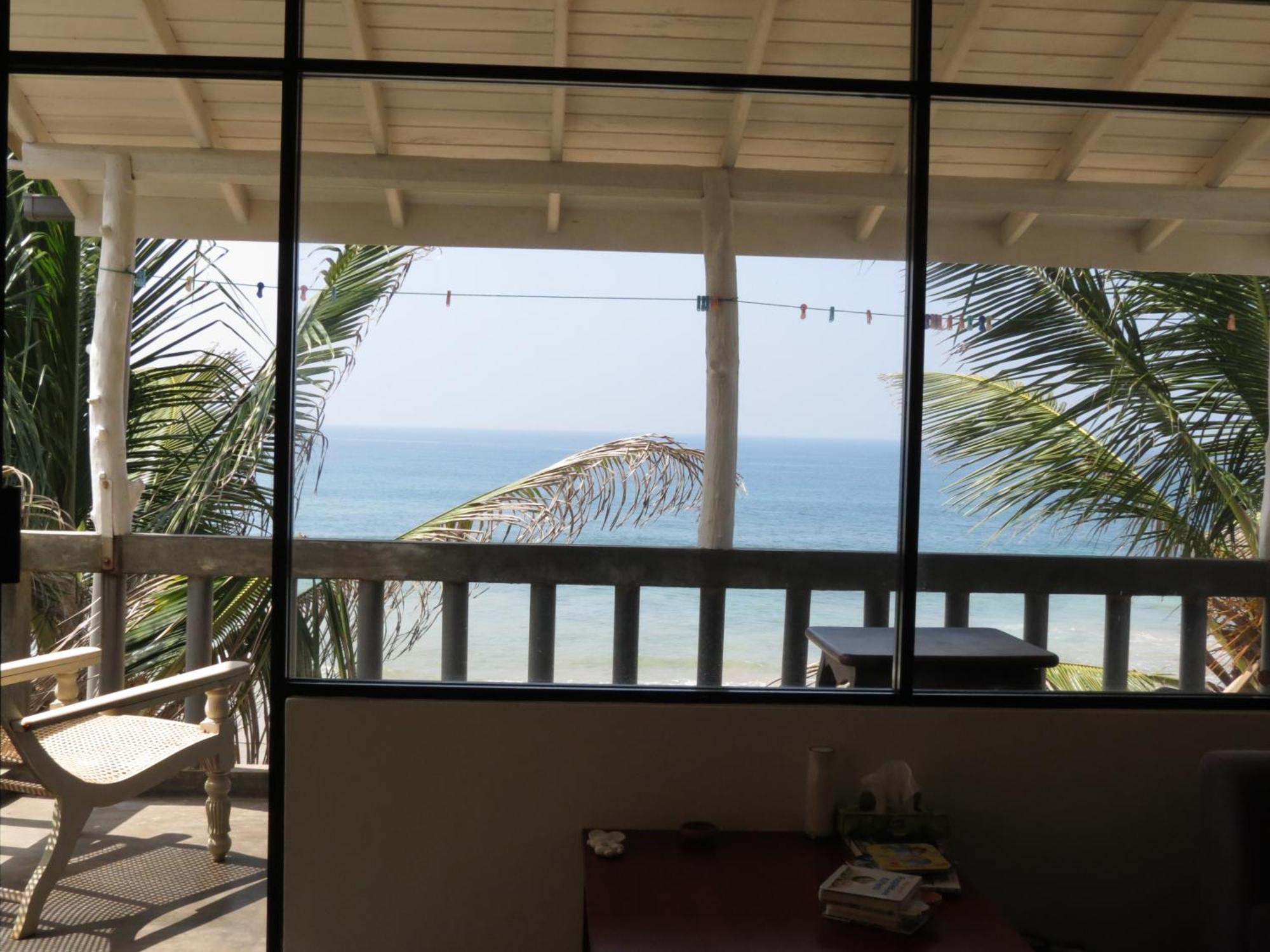 Mountain Wave Hotel And Surfshop Hikkaduwa Oda fotoğraf