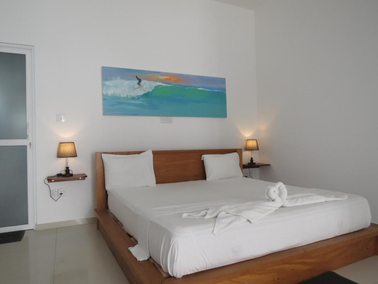 Mountain Wave Hotel And Surfshop Hikkaduwa Dış mekan fotoğraf