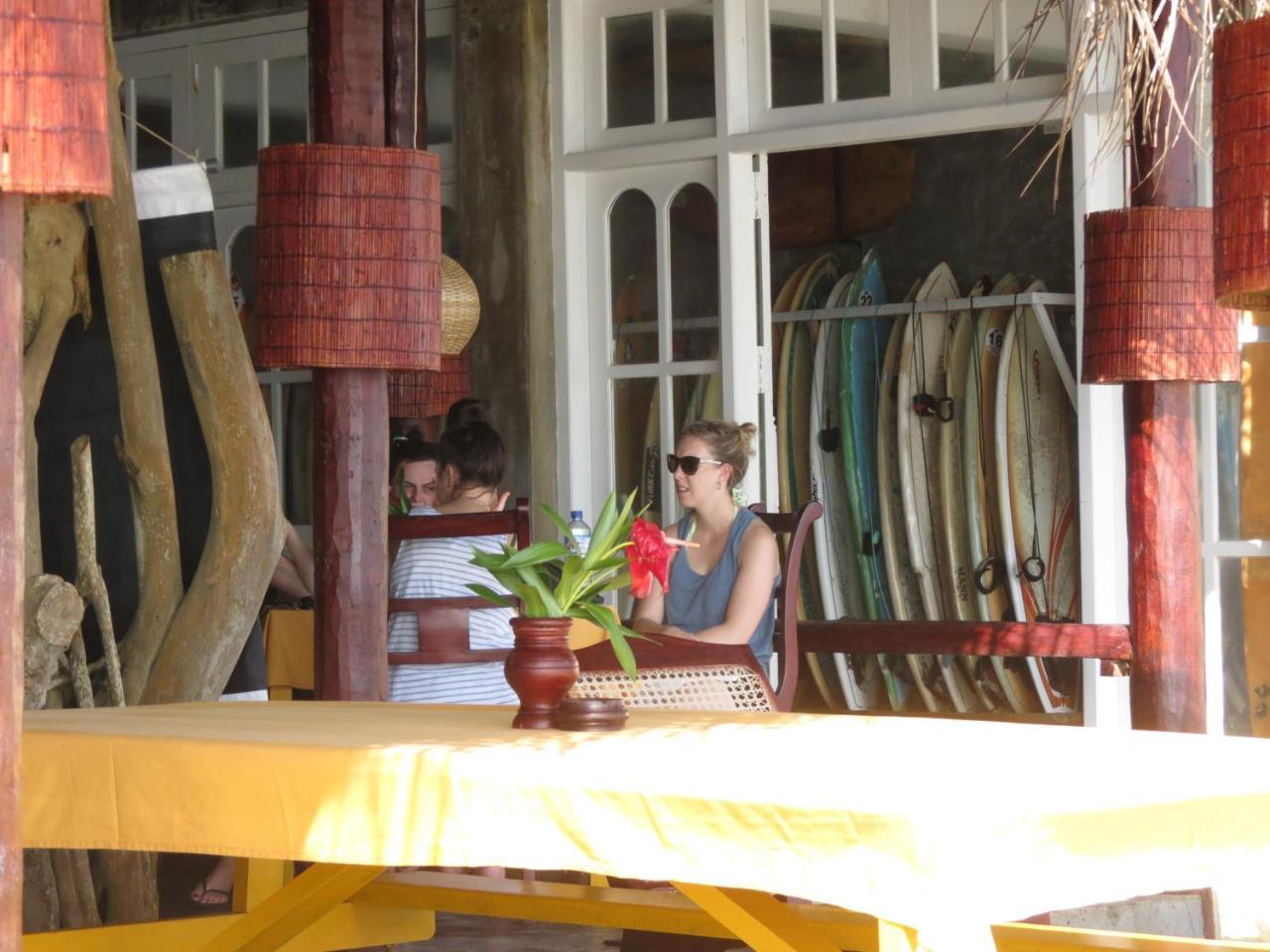 Mountain Wave Hotel And Surfshop Hikkaduwa Dış mekan fotoğraf